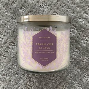 White Barn Fresh Lilac Candle